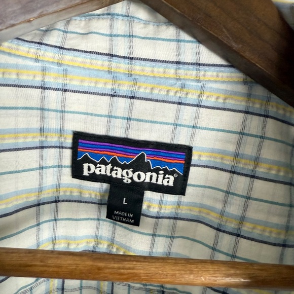 Patagonia Outdoors Primary White Textured Plaid Polyester Button Up Shirt LARGE - Picture 4 of 9